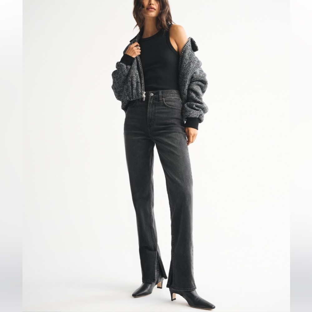 Abercrombie & Fitch Ultra High Rise 90s Straight Jean 24